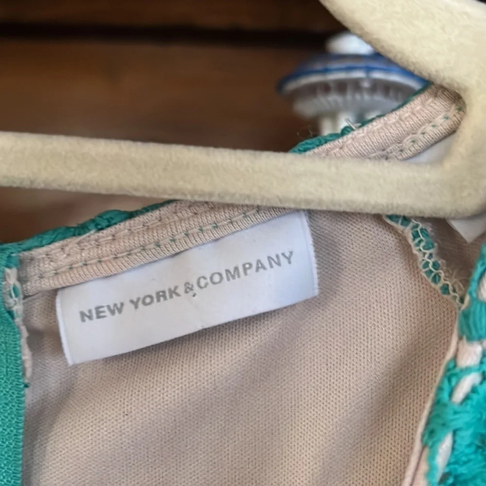 NEW YORK & COMPANY Aqua Green/Cream Lace Detail Sleeveless Sheath Dress, 6,GUC. - Picture 2 of 7